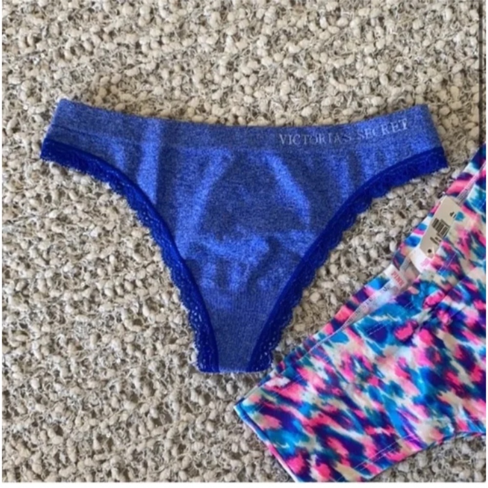 🪞 NWT bundle of VS printed cheeky and thong pantie set of 2 - Picture 2 of 4